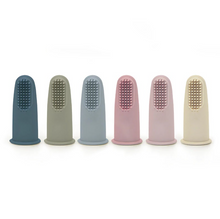 Charger l'image dans la galerie, Silicone Finger Toothbrush with Carrying Case - Dusty Rose