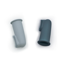 Charger l'image dans la galerie, Silicone Finger Toothbrush with Carrying Case - Grey