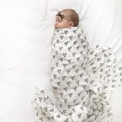 Charger l&#39;image dans la galerie, Muslin Swaddle Blanket - Hearts
